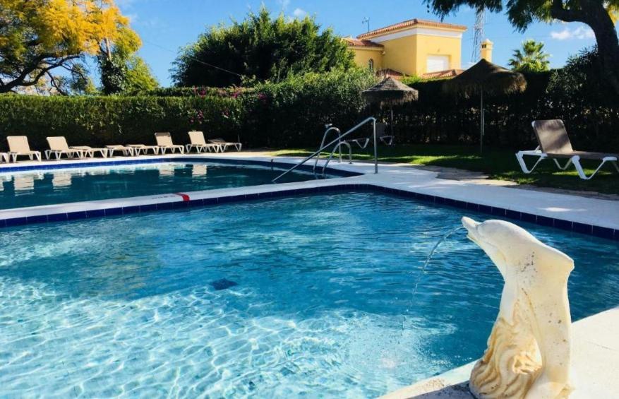Habitacion Deluxe Con Bano Privado En Atalaya Apartagolf, Estepona Exterior photo
