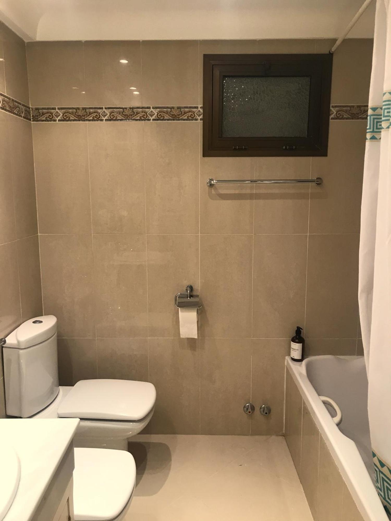 Habitacion Deluxe Con Bano Privado En Atalaya Apartagolf, Estepona Exterior photo