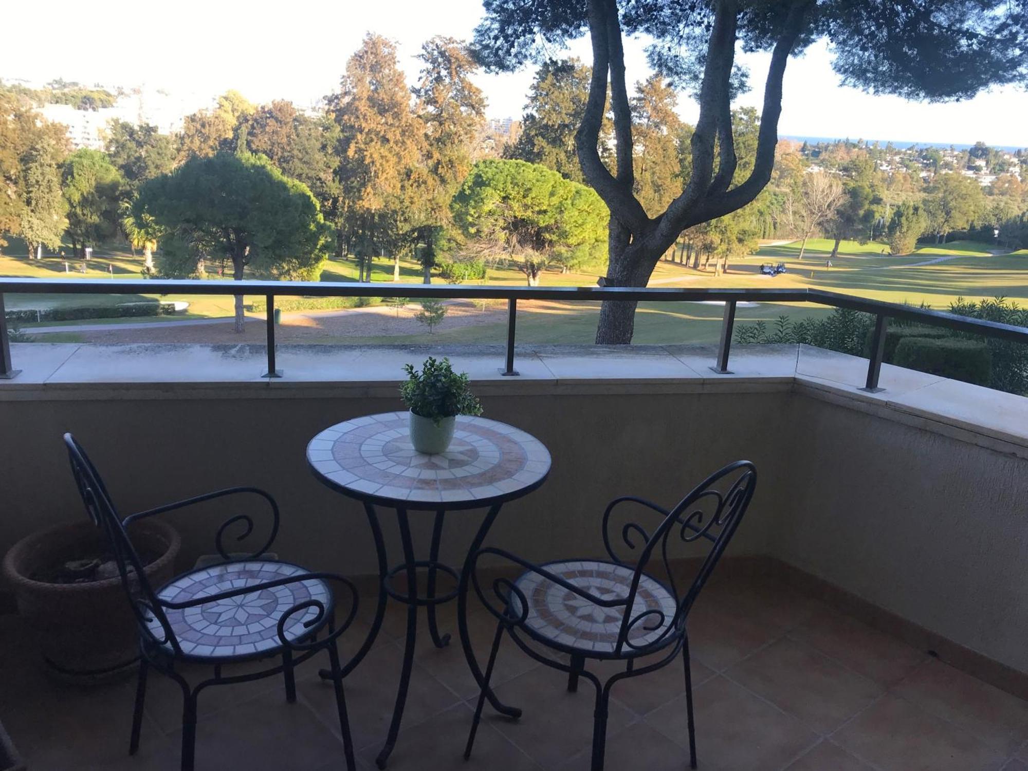 Habitacion Deluxe Con Bano Privado En Atalaya Apartagolf, Estepona Exterior photo